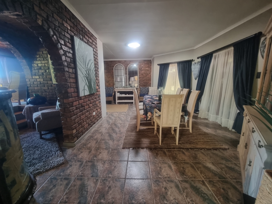 6 Bedroom Property for Sale in Heiderand Western Cape